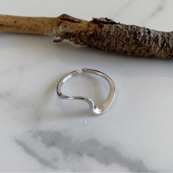 Minimal Silver Ring, Silver stacking ring, wave ring, simple silver ring - Picture 7 of 7